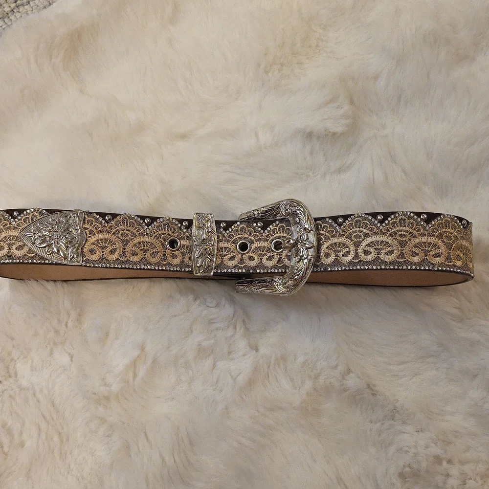 Angel Ranch Western Silver Rhinestone Lace Scalloped Feminine Belt Womens S - Picture 3 of 13